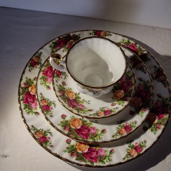 Royal Albert Dining Royal Albert 5pc Set Dinnerware Set Made In England Beautiful And